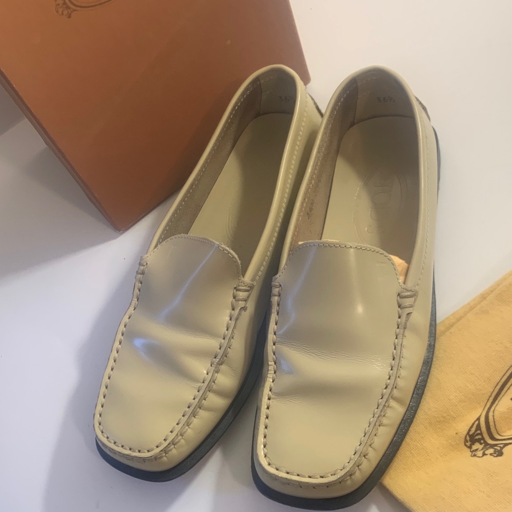 Tod's Cream Patent Leather Slip-On Shoes - Picture 4 of 9